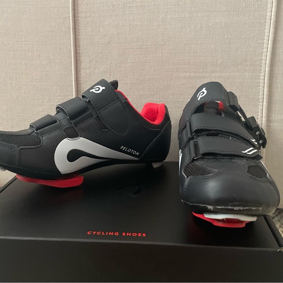 Peloton Black Cycling Shoes - Picture 4 of 8